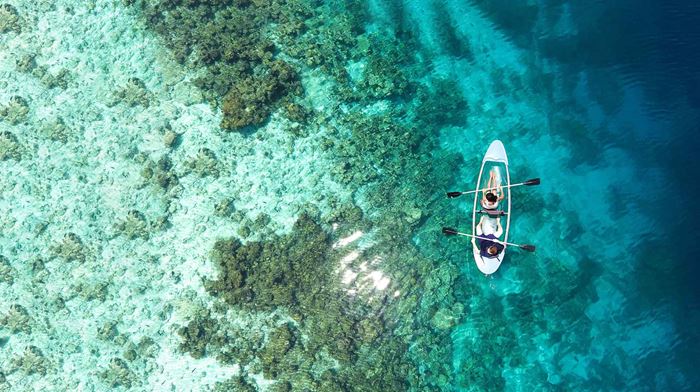 Maldiverne Koralrev personer i båd Oppefra 