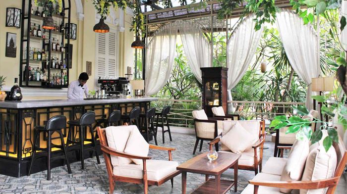 Cambodia, Phnom Penh, Palace Gate Hotel & Resort, Orchid Bar