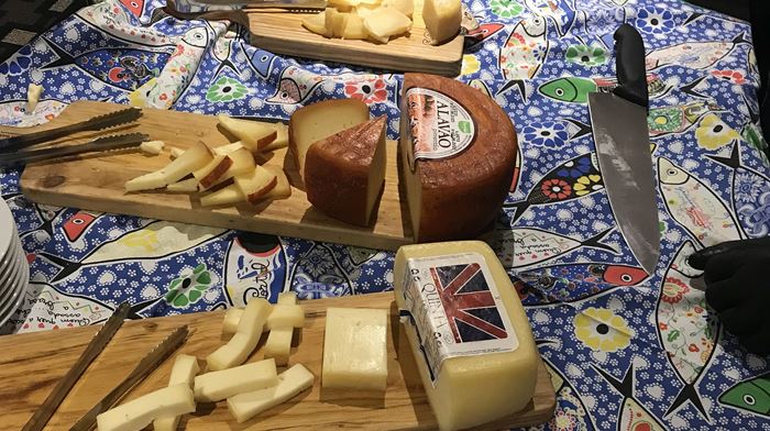 Smag oste på flodkrydstogt på Douro-floden i Portugal