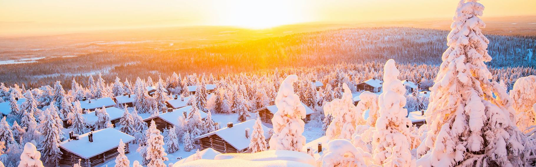 solopgang over finsk lapland