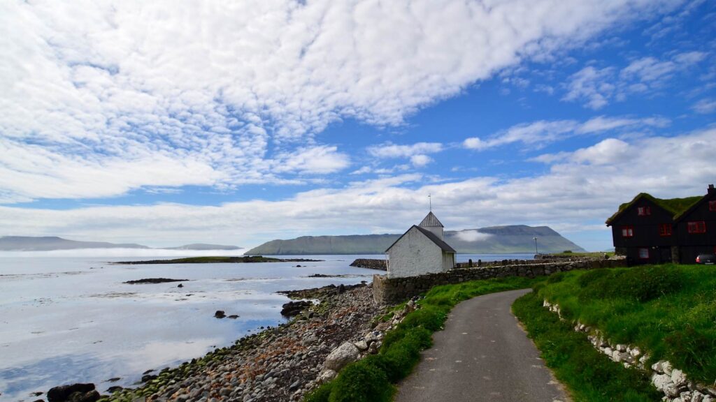 Færøerne, Torshavn, Sandoy, Kirkjubøur, Kirke, Hav