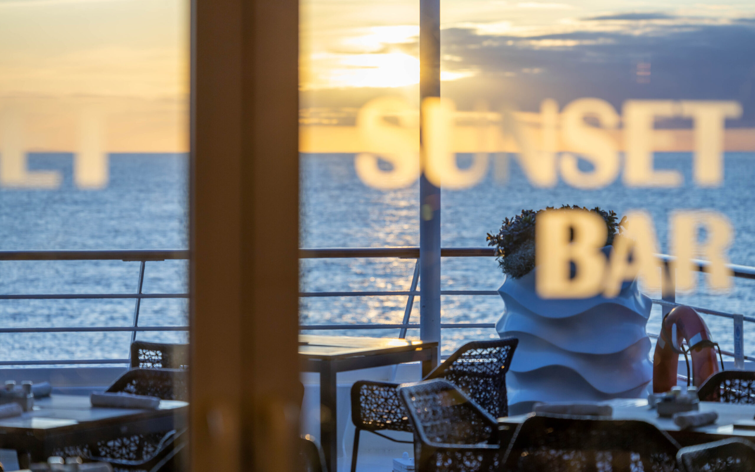 aza bar credit timfairc solnedgang