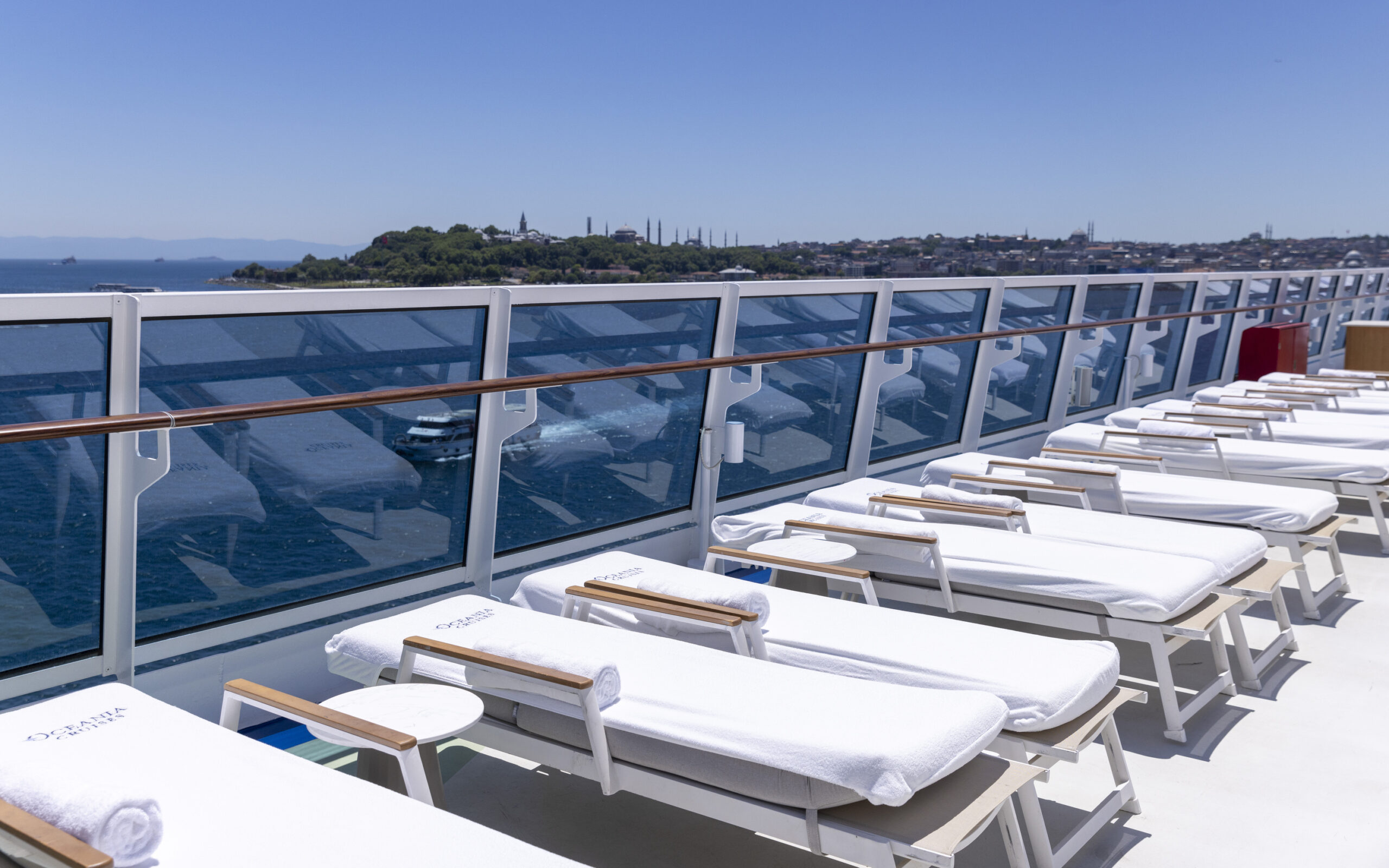 vista pool deck istabul