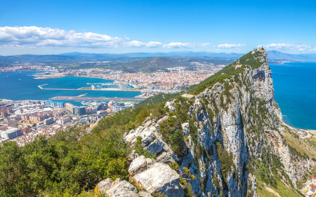 Gibraltarklippen med udsigt over Middelhavet og to kontinenter
