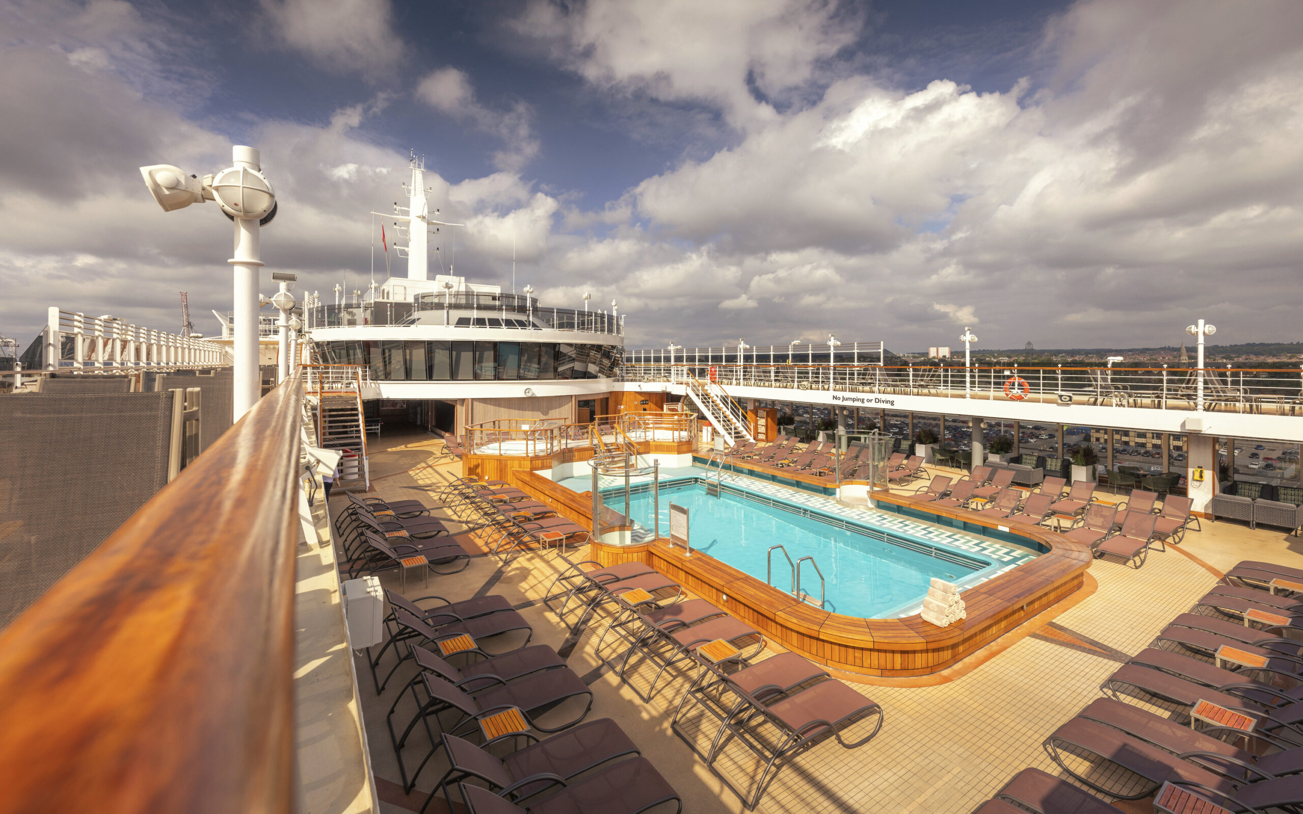 ison queenvictoria pavilion pool